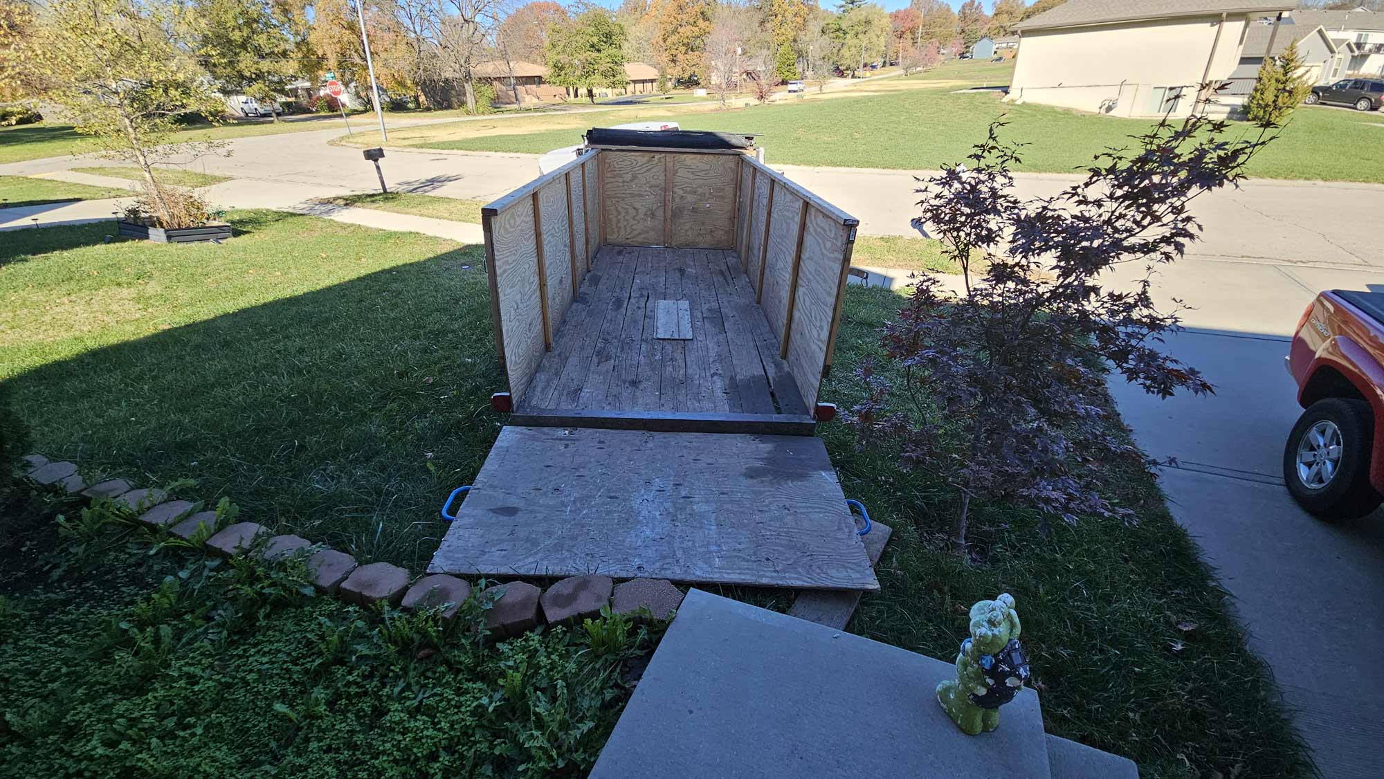 Blue-Cord-Dumpster-Rental-delivery-to-front-door-2